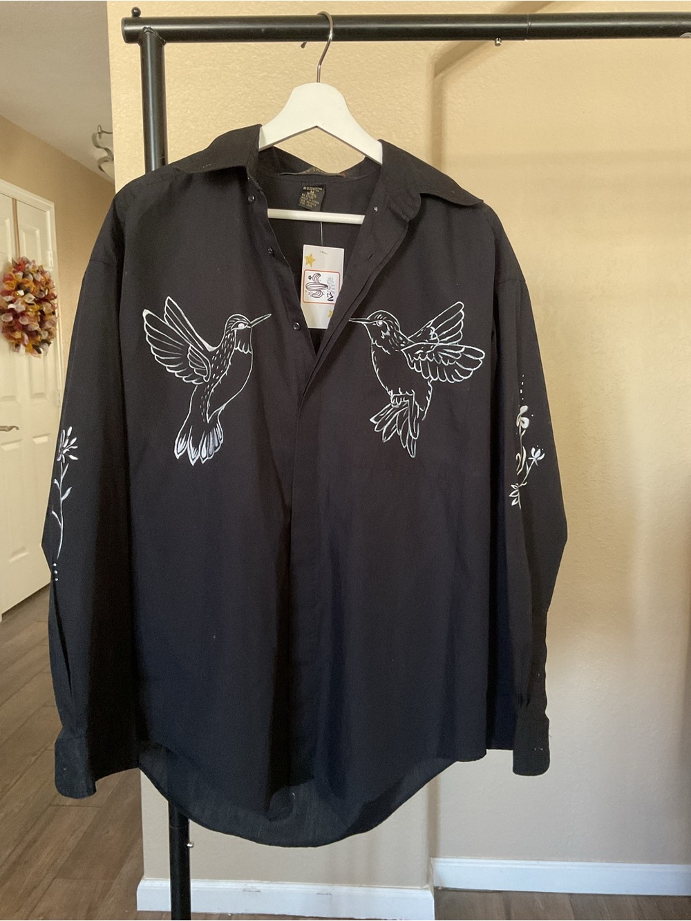 🌞✨AZThriftsoul Summer Reset Sale!⭐️🌵 handpainted upcycled bird black shirt